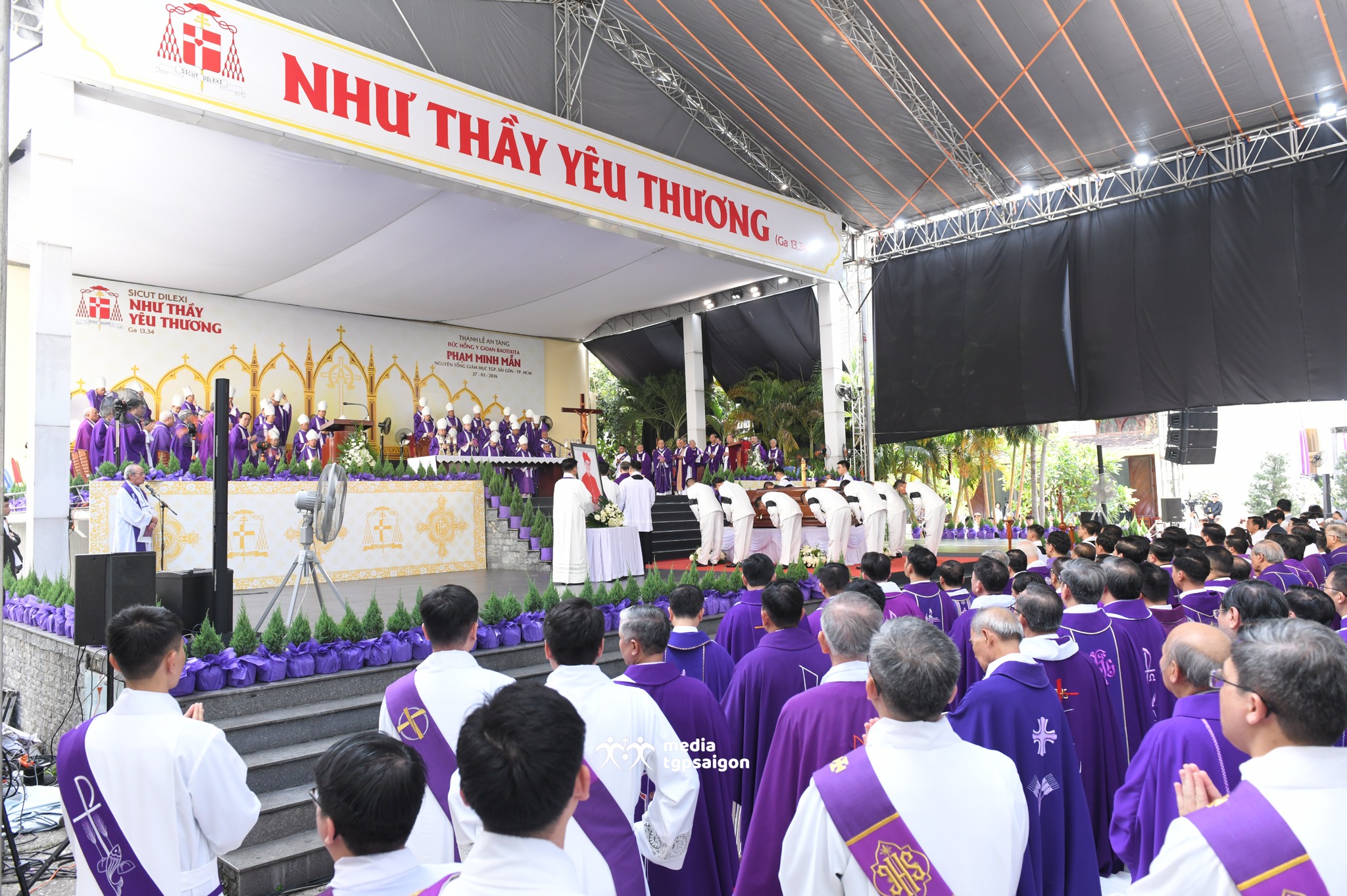 Tâm tình phân ưu của Đức Tổng Giám mục Marek Zalewski trong Tang lễ Đức cố Hồng y Gioan Baotixita